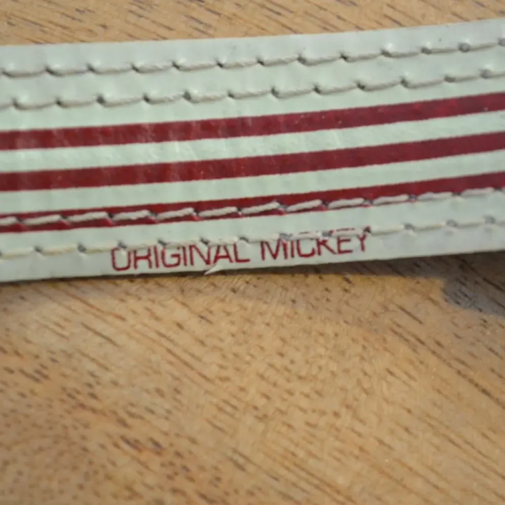 Vintage Disney Micky Mouse Wrist Watch Silver Tone Red Band MU1101